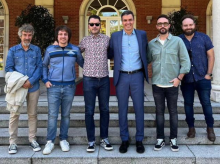 Pedro Sánchez en la Moncloa con el grupo Supersubmarina
