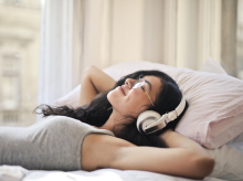 La mitad de los oyentes de podcasts los utilizan como ayuda para conciliar el sueño