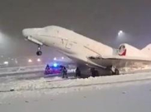 Avión congelado en la pista del aeropuerto de Múnich