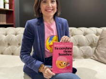 MADRID, 17/01/2024.-La nutricionista y divulgadora Marián García, más conocida por Boticaria García, asegura que no hay un método infalible para perder grasa e insta a huir de determinadas dietas que "no deberíamos hacer ni aunque nos pagaran", así como de los "gurus nutricionales" que no se basan en la ciencia. En una entrevista con EFE, Boticaria García desentraña las claves de su último libro "Tu cerebro tiene hambre" (Planeta), en el que los lectores van a encontrar "estrategias prácticas", que pueden incorporar en su día a día, "para perder grasa y ganar salud haciendo algo diferente a los que nos han contado toda la vida".-EFE/ Berta Pinillos