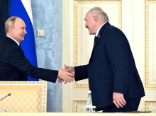 El presidente ruso, Vladimir Putin junto a su homólogo bielorruso, Alexander Lukashenko