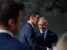 El presidente del Gobierno, Pedro Sánchez y el l ministro de Política Territorial, Ángel Víctor Torres