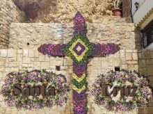 Cruz de flores del Barrio Santa Cruz
