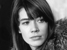 (FILES) French singer Francoise Hardy arrives at the Paris Orly airport on April 13, 1965 after landing from New York. French singer Francoise Hardy, has died at the age of 80, her son Thomas Dutronc announced on June 11, 2024 on his social networks. (Photo by AFP)