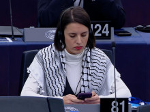 Irene Montero es reprendida por portar un pañuelo palestino en el Parlamento Europeo