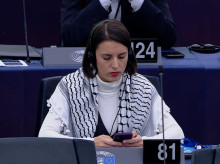 Irene Montero es reprendida por portar un pañuelo palestino en el Parlamento Europeo