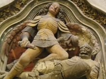 Relieve de san Miguel, en la catedral de Tarragona