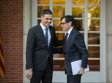 El presidente del Gobierno, Pedro Sánchez (i), se reúne con el presidente de la Generalitat de Catalunya, Salvador Illa (d), en el Palacio de La Moncloa, a 22 de noviembre de 2024, en Madrid (España). Sánchez cierra hoy su ronda de encuentros bilaterales con los líderes autonómicos, que comenzó el pasado 20 de septiembre con el objetivo de fortalecer la colaboración entre el Estado y las comunidades.

Alejandro Martínez Vélez / Europa Press
22 NOVIEMBRE 2024;PRESIDENTE;CATALUNYA;CATALUÑA;REUNIÓN;ENCUENTRO;CCAA
22/11/2024