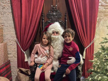 Vera y Michel, dos niños de Burriana junto a Papá Noel