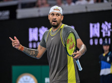 Nick Kyrgios se lamenta durante su partido de primera ronda en el Open de Australia