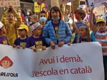 Concentración de profesores y alumnos de La Bressola por la inmersión lingüística en catalán