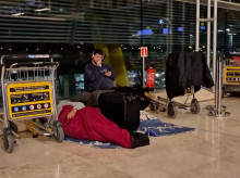 Gente viviendo en el aeropuerto de Barajas