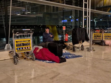 Gente viviendo en el aeropuerto de Barajas