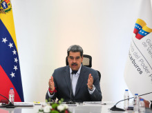 AME8690. CARACAS (VENEZUELA), 11/03/2025.- Fotografía cedida por Palacio de Miraflores del líder chavista, Nicolás Maduro, durante una jornada de trabajo este martes, en Caracas (Venezuela). Maduro, quien juró como presidente el pasado 10 de enero tras su cuestionada reelección, dijo que Venezuela está abierta a las inversiones internacionales en petróleo, gas, petroquímica y refinación. EFE/ Francisco Batista / Palacio de Miraflores / SOLO USO EDITORIAL/ SOLO DISPONIBLE PARA ILUSTRAR LA NOTICIA QUE ACOMPAÑA (CRÉDITO OBLIGATORIO)