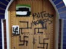 Pintadas de contenido nazi en un comercio en Esquivias

REMITIDA / HANDOUT por IU ESQUIVIAS
Fotografía remitida a medios de comunicación exclusivamente para ilustrar la noticia a la que hace referencia la imagen, y citando la procedencia de la imagen en la firma
24/3/2025
