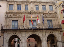 Detalle de la fachada del Ayuntamiento de Cuenca