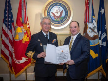 El Almirante Jefe de Estado Mayor de la Armada, AJEMA, Almirante General Antonio Piñeiro Sánchez, con el nuevo secretario de la Marina de Estados Unidos, John Pelham