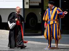 El cardenal francés Jean-Paul Vesco, tras la conclusión de una de las congregaciones