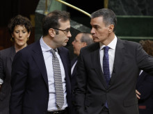 Pedro Sánchez y Carlos Cuerpo, este jueves entrando al hemiciclo