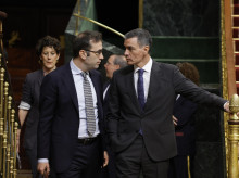 Pedro Sánchez y Carlos Cuerpo, este jueves entrando al hemiciclo