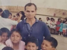 El Papá León XIV rodeado de niños peruanos