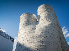 Proyecto arquitectónico Hy-Fi, en Nueva York, que utiliza micelio de hongos como material de construcción