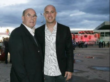 Miguel Reina, junto a su hijo Pepe, en una imagen de archivo