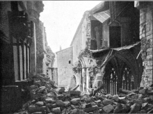 La Cámara Santa y ángulo del claustro arruinado