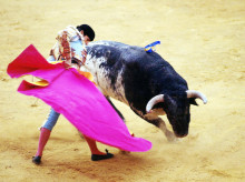 El torero Francisco Rivera Ordóñez durante su alternativa en la plaza de toros de la Maestranza en 1995