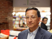El escritor Ramón García durante la presentación de su libro Miguel Delibes de cerca
