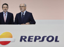Josu Jon Imaz, consejero delegado de Repsol, junto a su presidente, Antonio Brufau