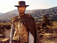 Clint Eastwood, con su mítico poncho de la trilogía del dólar de Sergio Leone