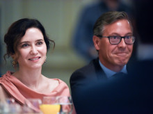 La presidenta de la Comunidad de Madrid, Isabel Díaz Ayuso y el secretario General del PP de la Comunidad de Madrid, Alfonso Serrano