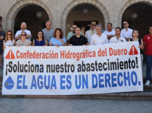 Los vecinos de El Espinar, en Segovia, se concentran contra la Confederación del Duero