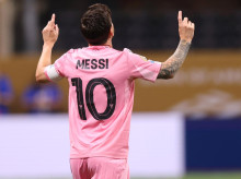 Messi celebra su gol de falta ante el Oporto