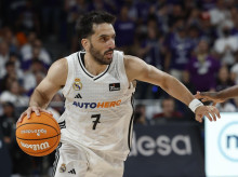 Facundo Campazzo avanza ante Badio en la final de la ACB