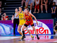 Mariona Ortiz y Nathalie Fontaine en el Suecia-España del Eurobasket
REMITIDA / HANDOUT por FEB
Fotografía remitida a medios de comunicación exclusivamente para ilustrar la noticia a la que hace referencia la imagen, y citando la procedencia de la imagen en la firma
22/6/2025