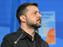 El presidente de Ucrania, Volodymyr Zelensky, reacciona durante una cumbre de la OTAN en La Haya