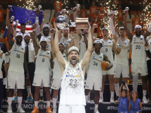 Sergio Llull levanta la 38ª Liga ACB del Real Madrid