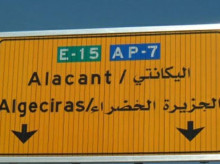 Cada vez es más habitual encontrar carteles traducidos al árabe
