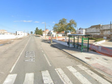 Parada de autobús del Poblado de Alfonso XIII, en Isla Mayor (Sevilla)