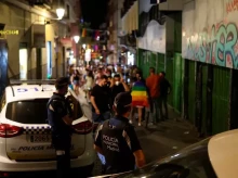 Miembros de la Policía Nacional controlan las calles del barrio madrileño de Chueca en el día del Orgullo LGTBI