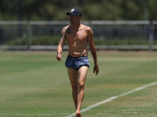 Luis Enrique dirigió el entrenamiento previo al partido frente al Real Madrid sin camiseta