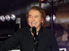 El cantante Raphael durante un concierto