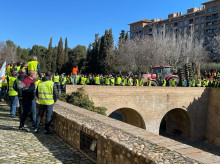 El tractor de David Lafoz a las puertas del Palacio de la Aljafería durante las protestas del campo en Zaragoza en 2024