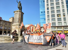 Manifestación de apoyo en Gijón a 'las seis de La Suiza'.