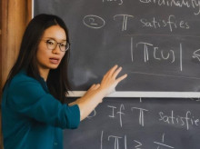 Hong Wang, profesora asociada del Instituto Courant de Ciencias Matemáticas de la Universidad de Nueva York