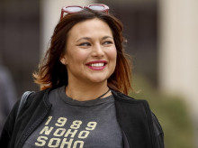 Elisa Mouliaá a su llegada a los juzgados de Plaza de Castilla en Madrid, este viernes. El juez Adolfo Carretero, que investiga al ex portavoz de Sumar Íñigo Errejón por una presunta agresión sexual a Elisa Mouliaá, ha citado a ambos para que entreguen sus móviles y poder analizar así las conversaciones que mantuvieron antes y después de los hechos denunciados. EFE/Daniel González