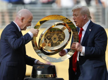 Donald Trump junto a Gianni Infantino en la final del Mundial de Clubes