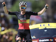 Tim Wellens celebra la victoria de etapa en Carcasona